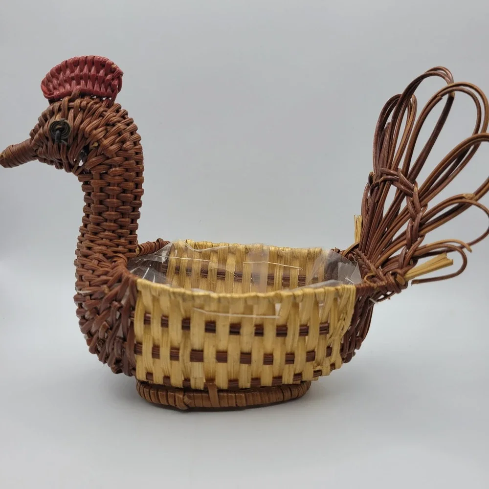 Cute Wicker Chicken Basket Planter with Liner‎ Vintage Farmhouse Decor